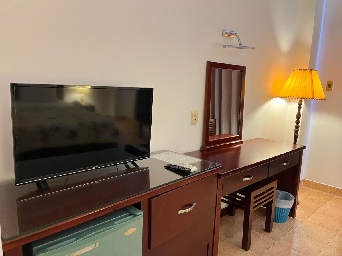 Phung Long Hotel Хошимин Екстериор снимка