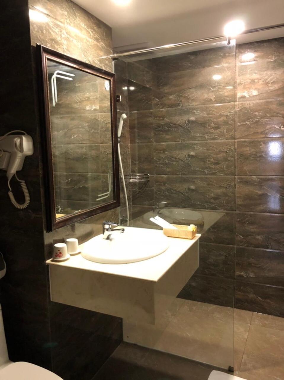 Phung Long Hotel Хошимин Екстериор снимка